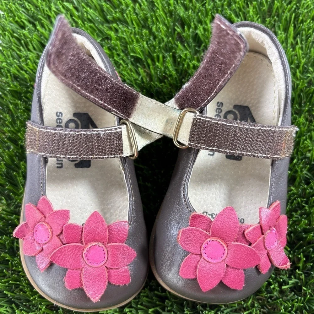 See Kai Run Brown Leather with Pink Flowers Hook & Loop Mary Jane Shoes | Size 5